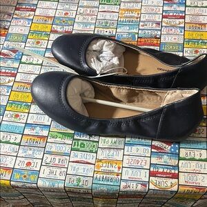 Amazon Essentials Women’s Classic Round Toe Ballet Flats Navy